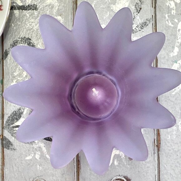 𝅺FROSTED Amethyst Purple 12 Petal Tulip Candle Holder by Partylite EUC - Picture 3 of 4